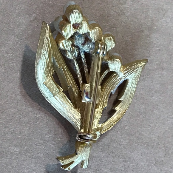SIGNED J.J Jonette Vintage Flower W/ Pearls Brooch - Picture 2 of 8